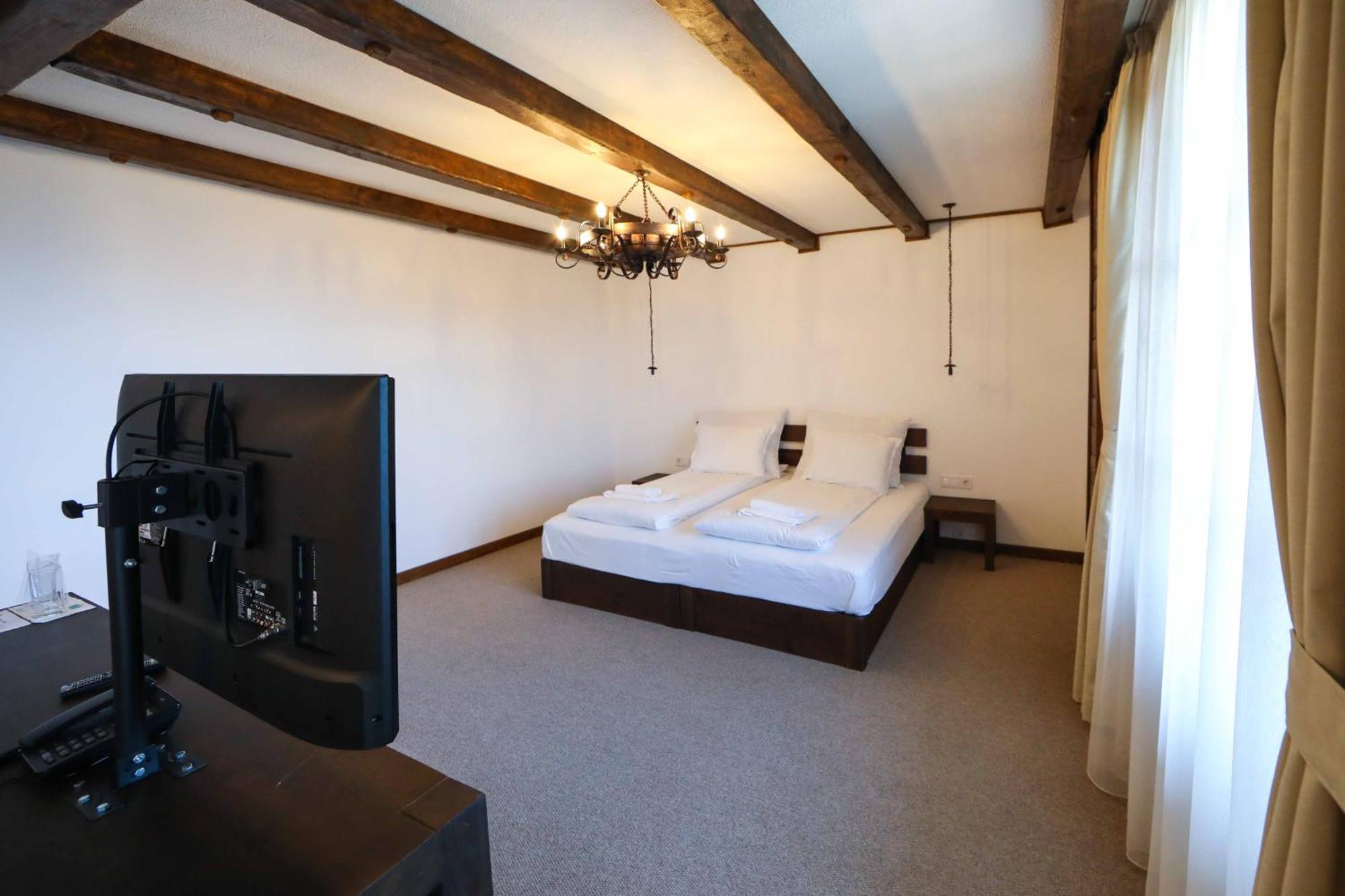 Hotel Lesjten Rum bild