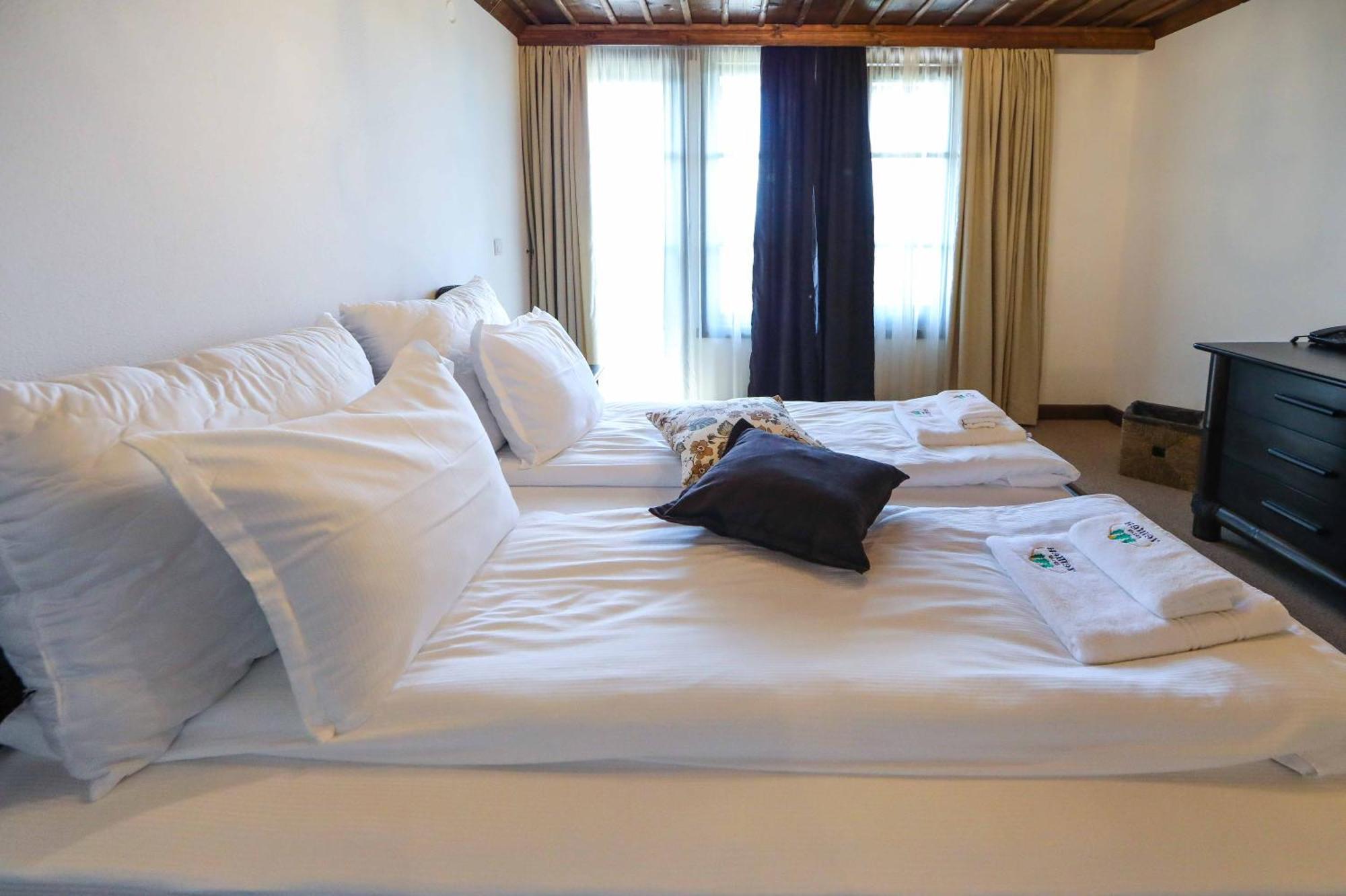 Hotel Lesjten Rum bild