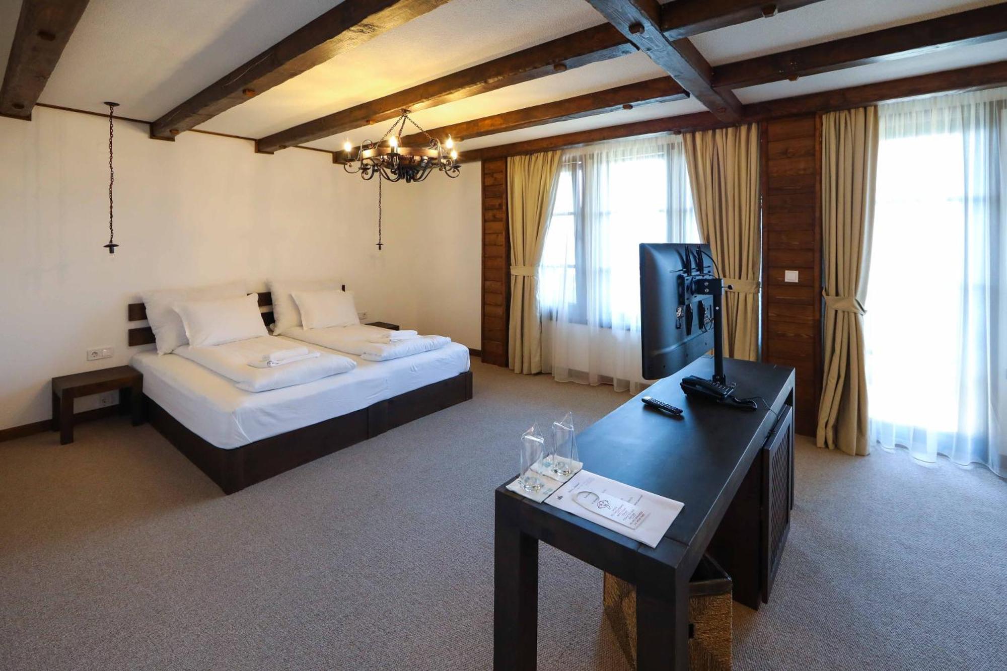 Hotel Lesjten Rum bild