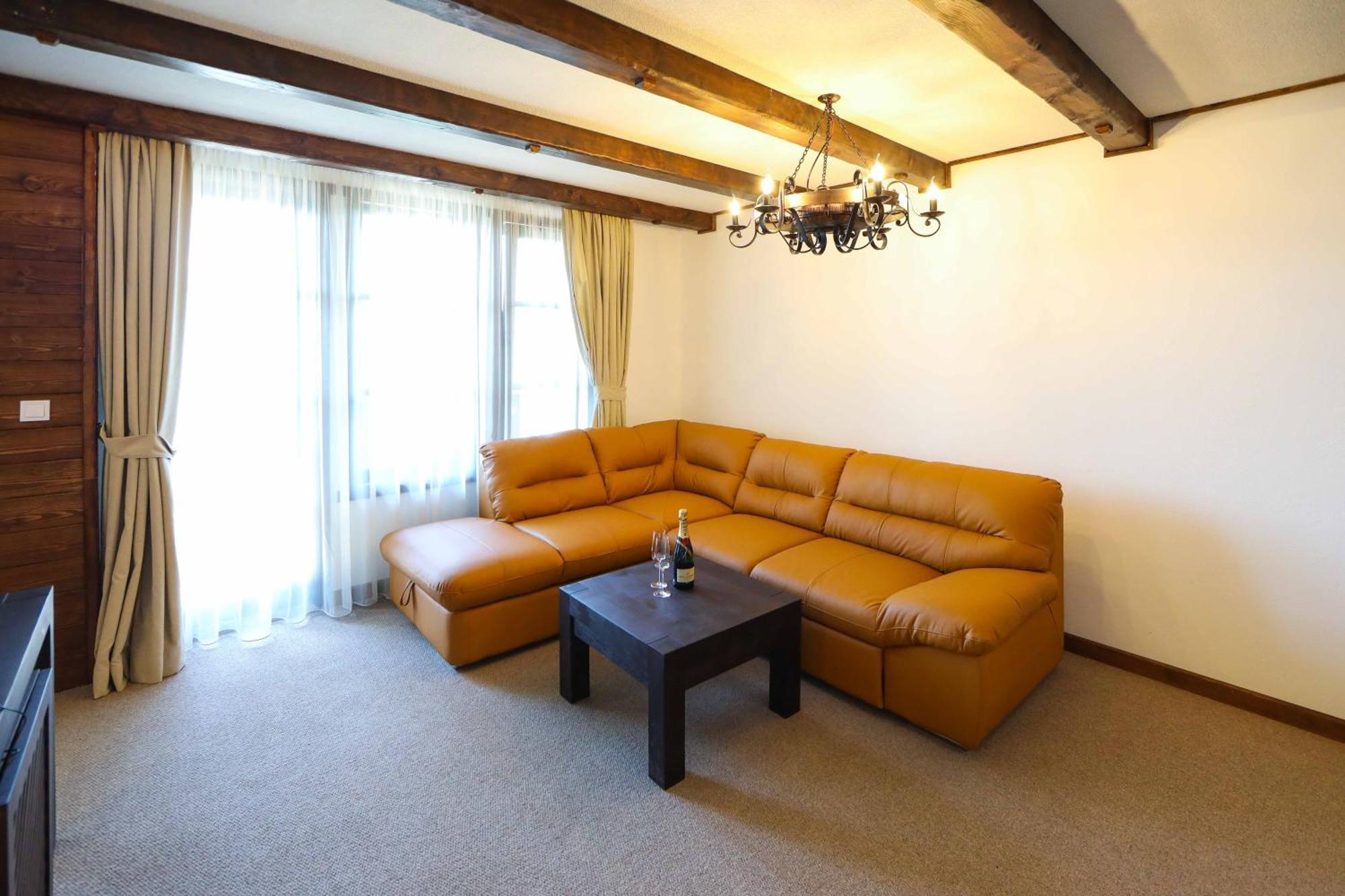 Hotel Lesjten Rum bild