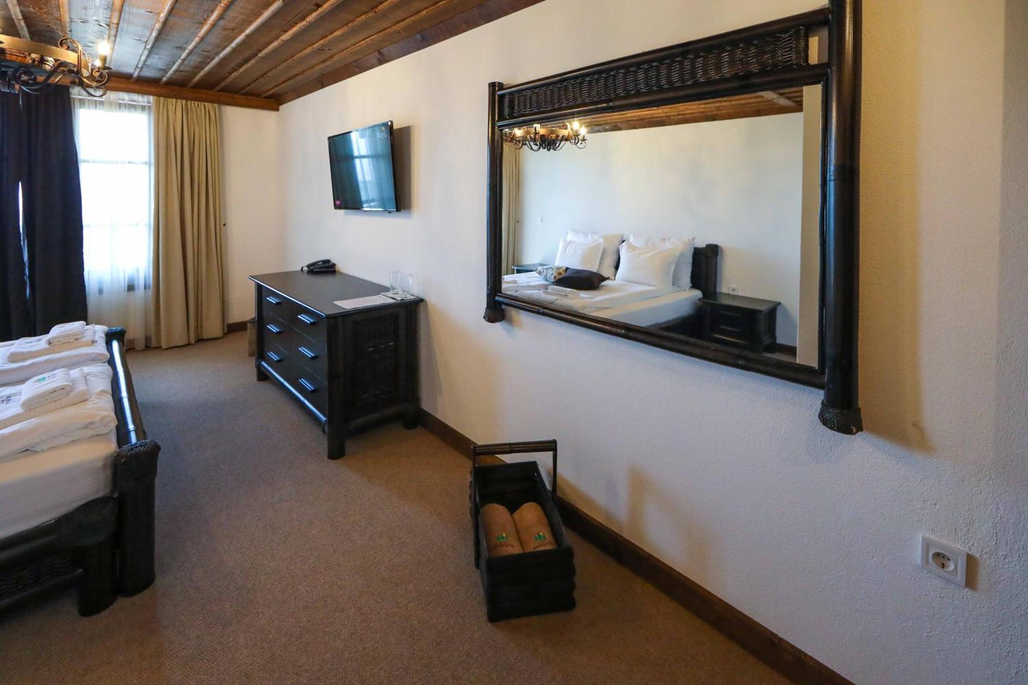 Hotel Lesjten Rum bild
